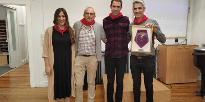 De izquierda a derecha Elena Albisu, vicepresidenta del Orfeón, Angel Arana, presidente de Duguna, Aritz Ibáñez, director, y Alberto Ilarregui, presidente del Orfeón.